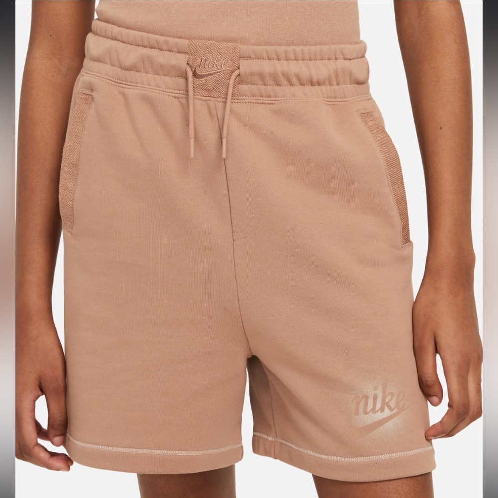🤎NIKE TAN SHORTS